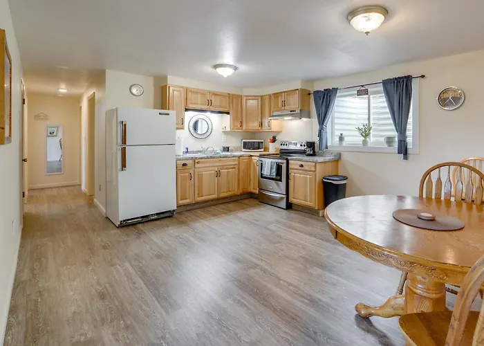 Modern Retreat: Near 4th Of July Parades! Apartment *