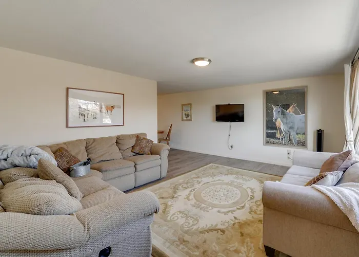 Apartment Modern Retreat: Near 4th Of July Parades! Riverton
