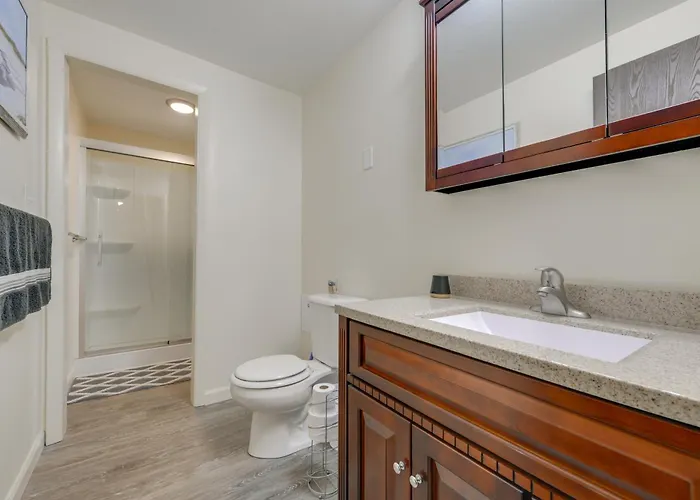 Modern Retreat: Near 4th Of July Parades! Apartment