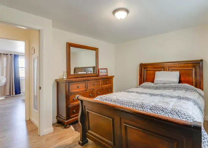 Apartment Modern Retreat: Near 4th Of July Parades! Riverton